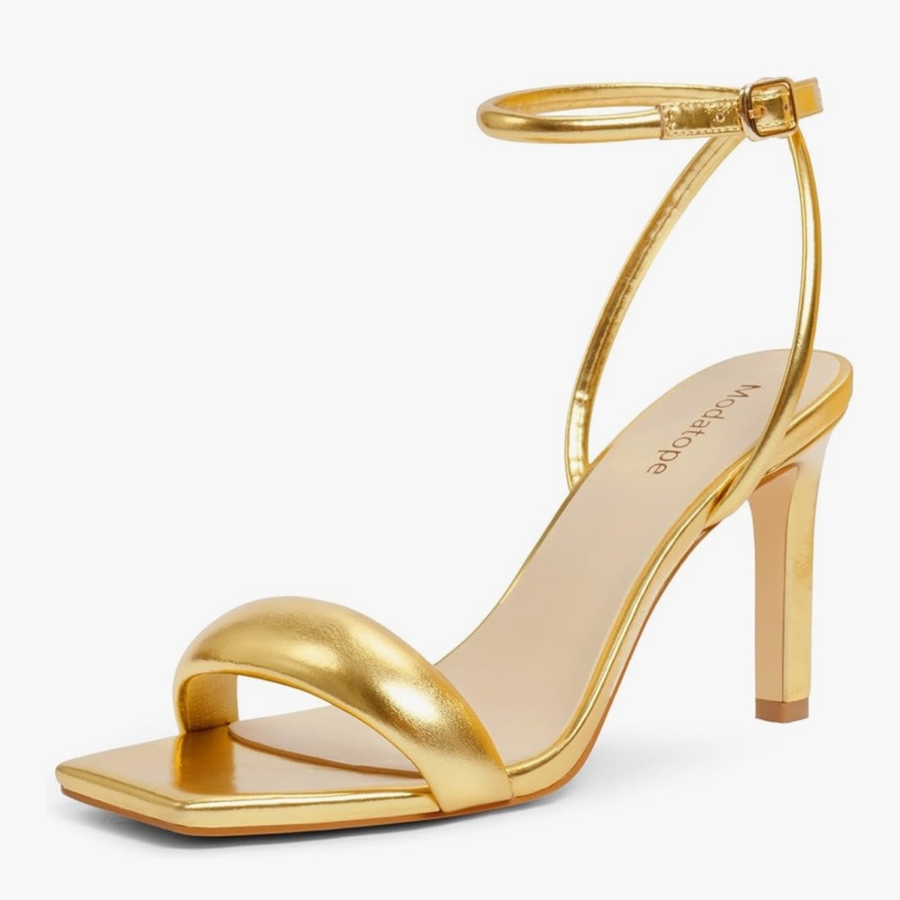 Gold Metallic Heels with Sleek Silhouette